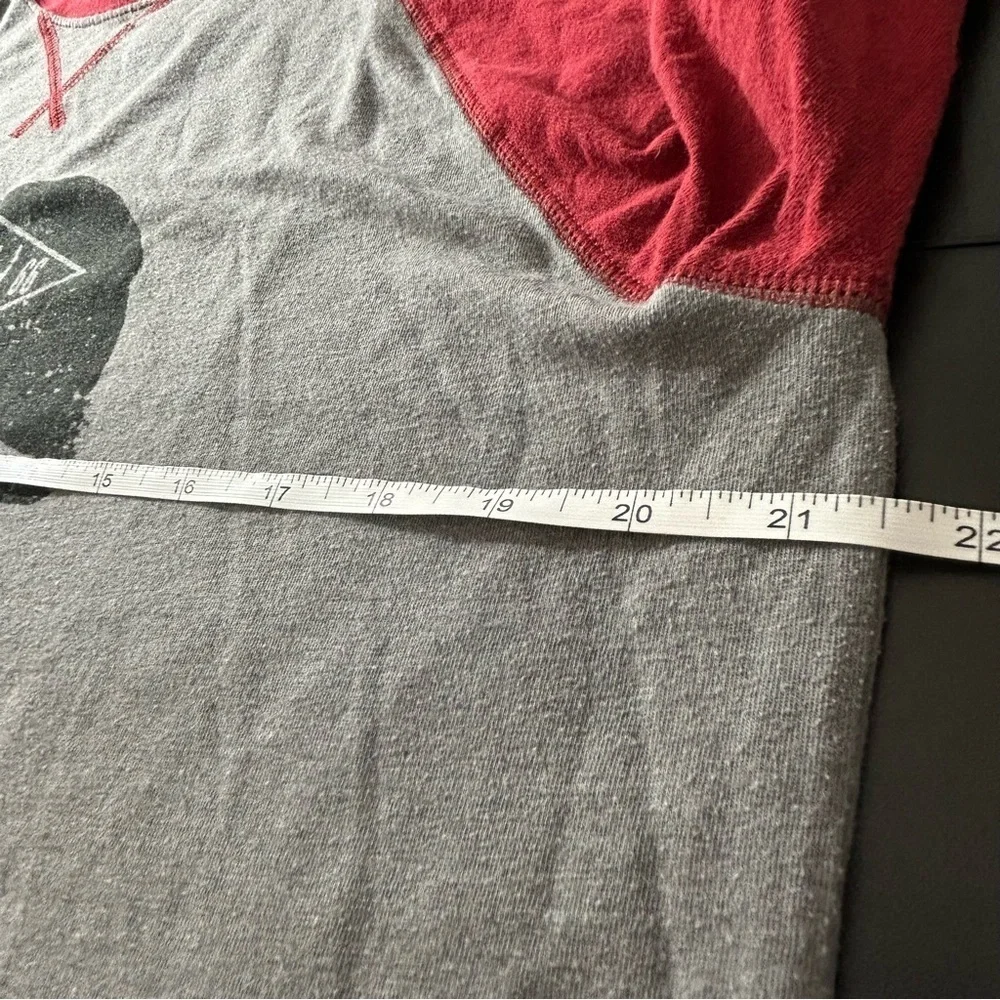 The North Face Men's Classic Fit Outdoor Bear Shirt 3/4 Sleeve Gray Red Large